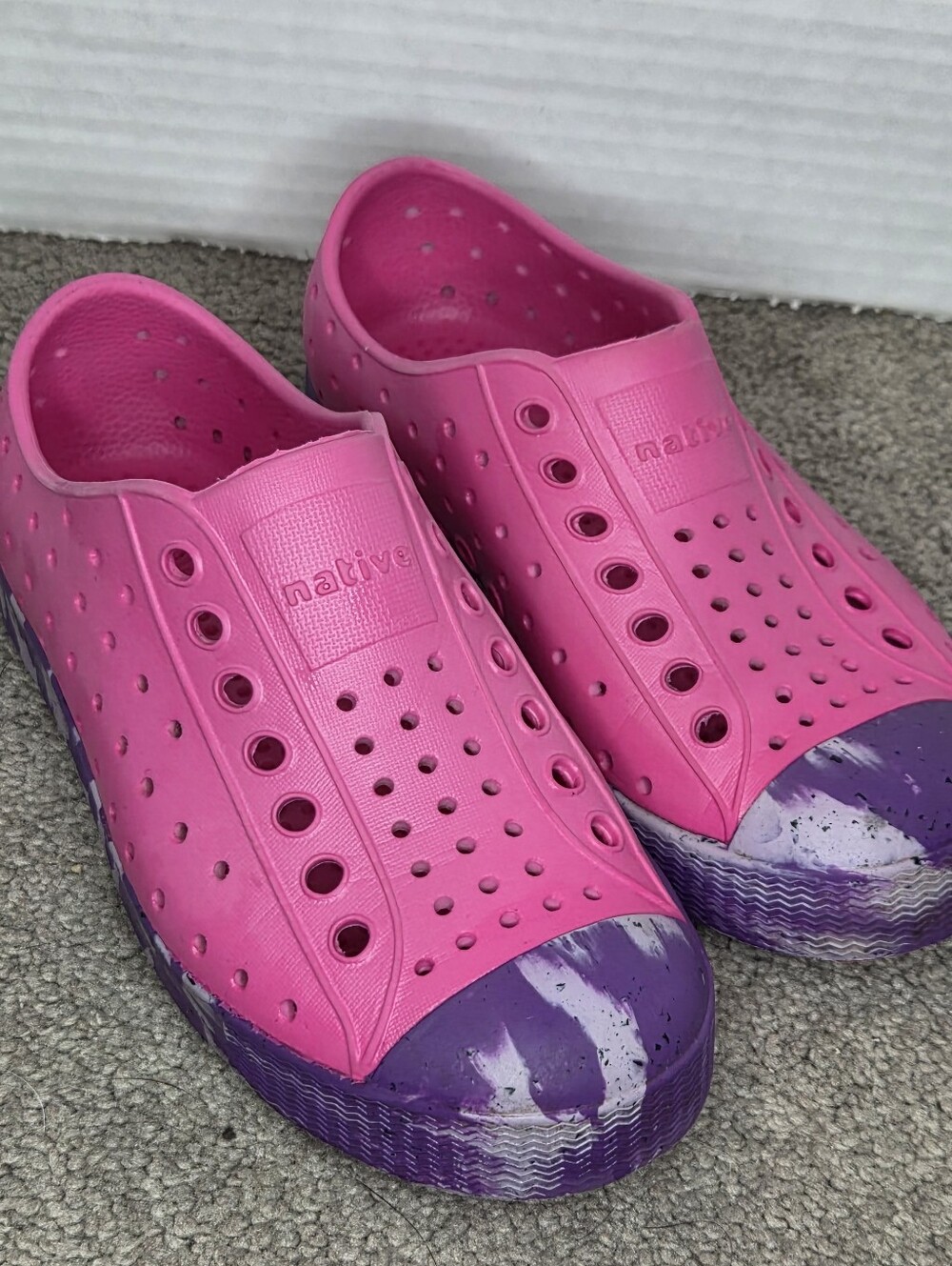 Native Jefferson Kids Shoes in Hot Pink with Purple Toe